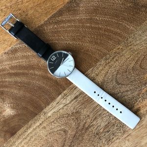 Marc Jacobs black and white leather watch